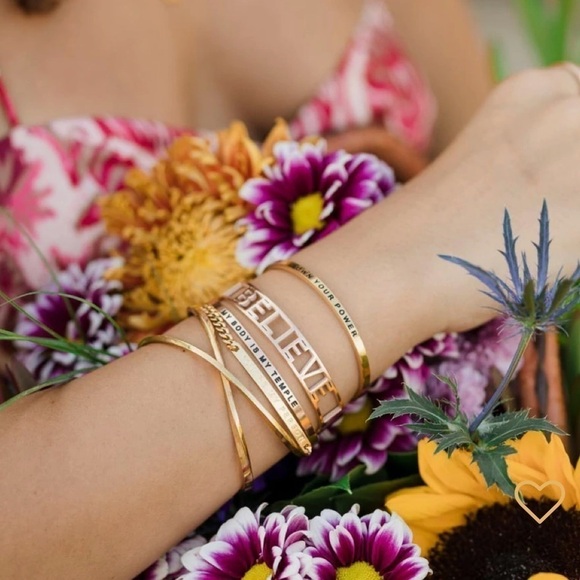 NWT MantraBand Silver She Believed She Could Cuff Bracelet OS - Picture 8 of 10